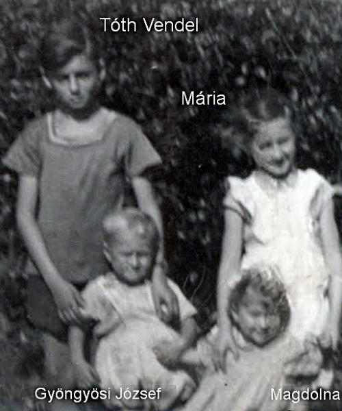 Gyermekkorom_Laliékkal 1953